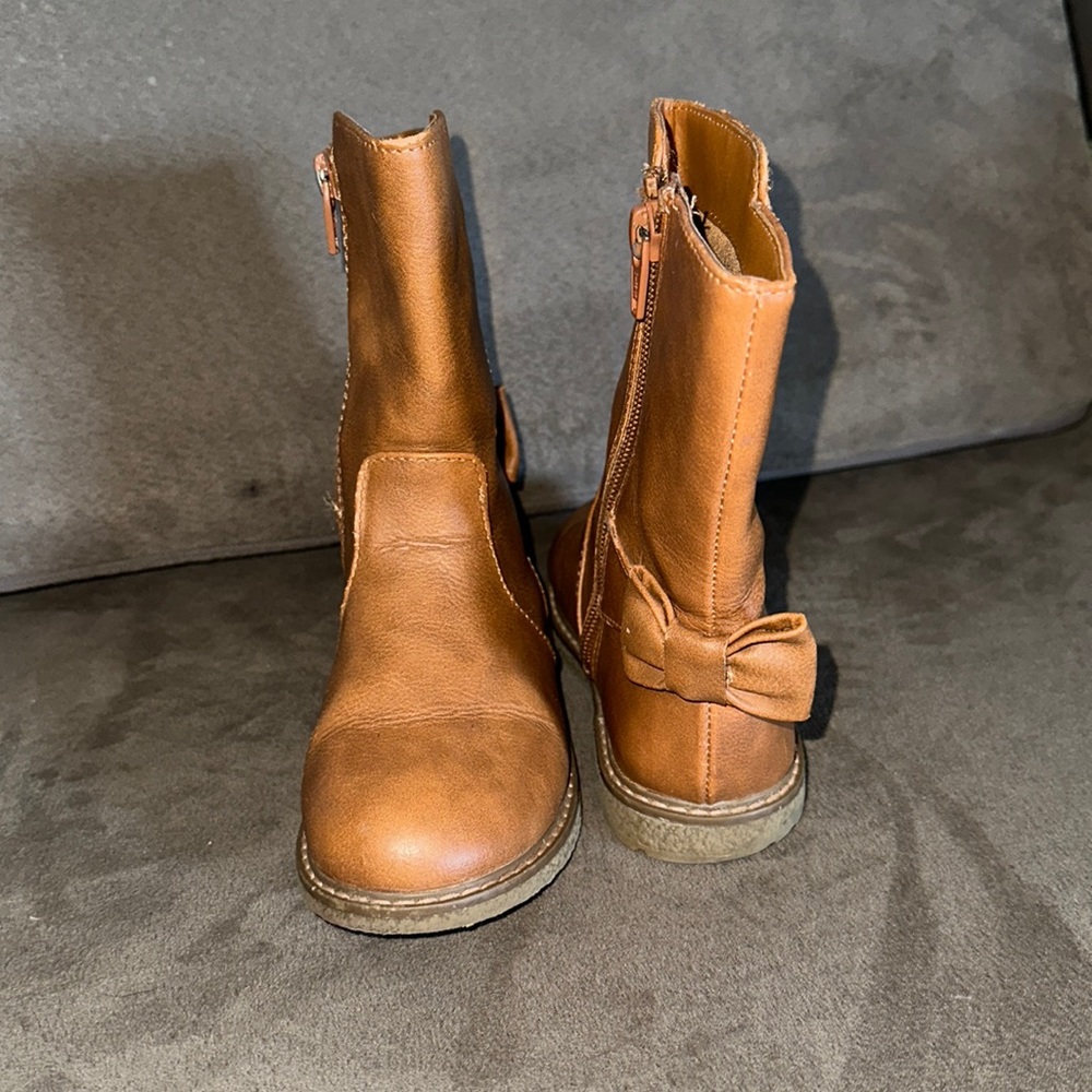Cat & Jack Cognac Boots with Bow detail. size 9